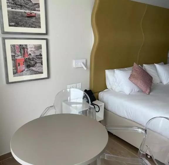 スタンダードシティビュールーム, Seaview Hotel   Adults Only 16 Plus