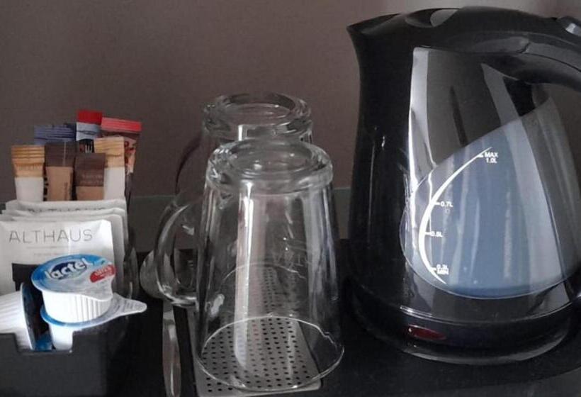 اتاق سه نفره سوپریور با چشمانداز دریا, Seaview Hotel Adults Only 16 Plus