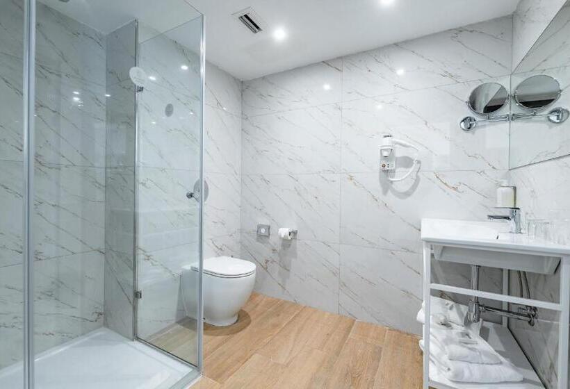 اتاق استاندارد سه نفره, Seaview Hotel Adults Only 16 Plus