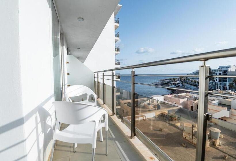 اتاق استاندارد سه نفره با چشمانداز کنار دریا, Seaview Hotel Adults Only 16 Plus