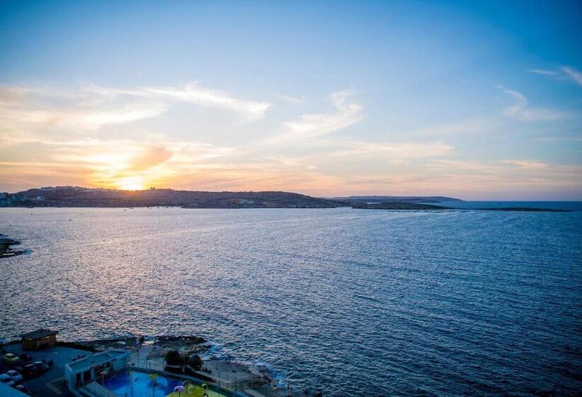 سوئیت با وان آب گرم, Seaview Hotel Adults Only 16 Plus