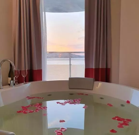 ハイドロマッサージバス付きスイート, Seaview Hotel   Adults Only 16 Plus