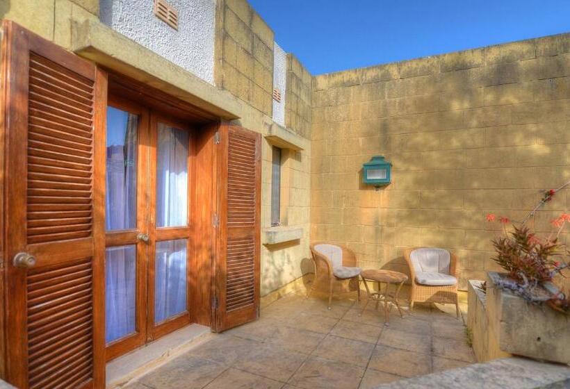 بانگلوی استاندارد, Ta' Cenc & Spa