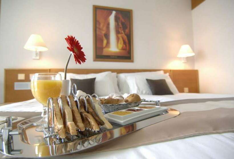 اتاق استاندارد با چشم‌انداز دریا, The Preluna