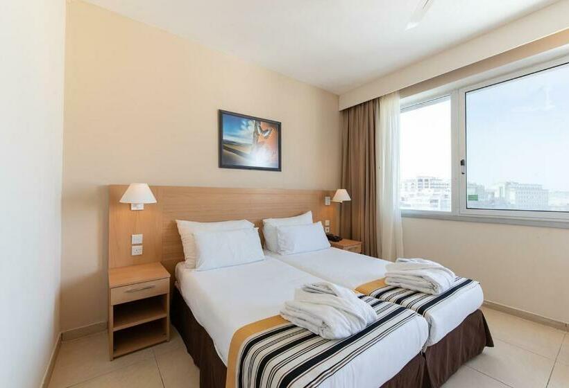 اتاق استاندارد یک نفره, The Preluna