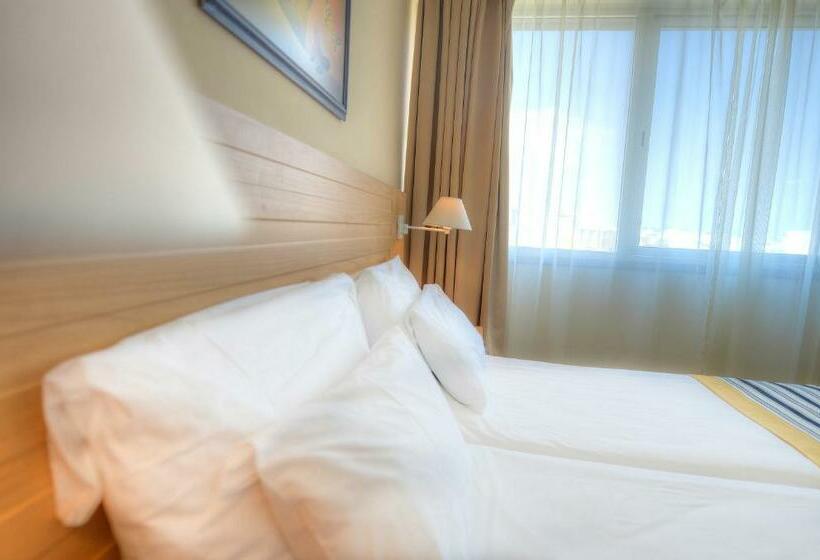 اتاق استاندارد یک نفره, The Preluna