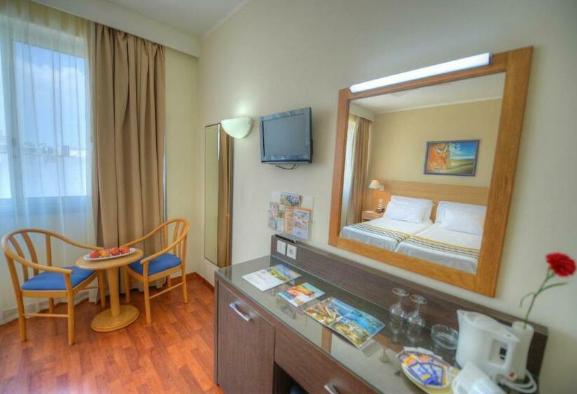 اتاق استاندارد یک نفره, The Preluna