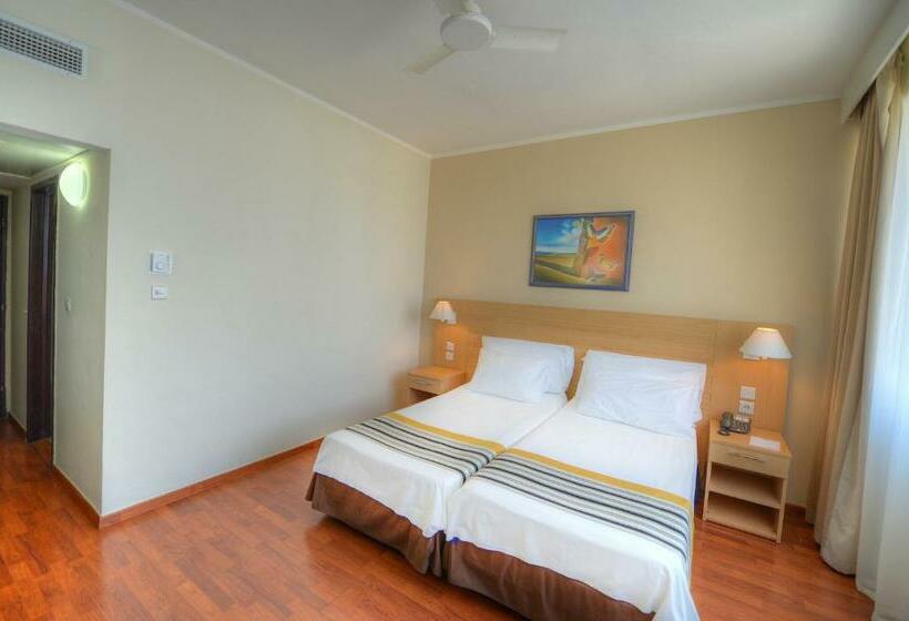 اتاق استاندارد با بالکن, The Preluna