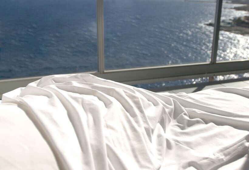 اتاق استاندارد یک نفره با چشم‌انداز دریا, The Preluna