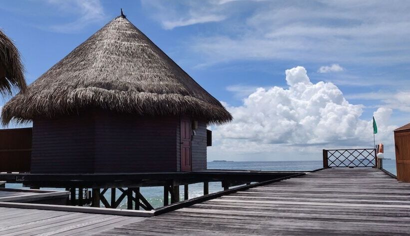 بانگلوی استاندارد, Thulhagiri Island Resort & Spa