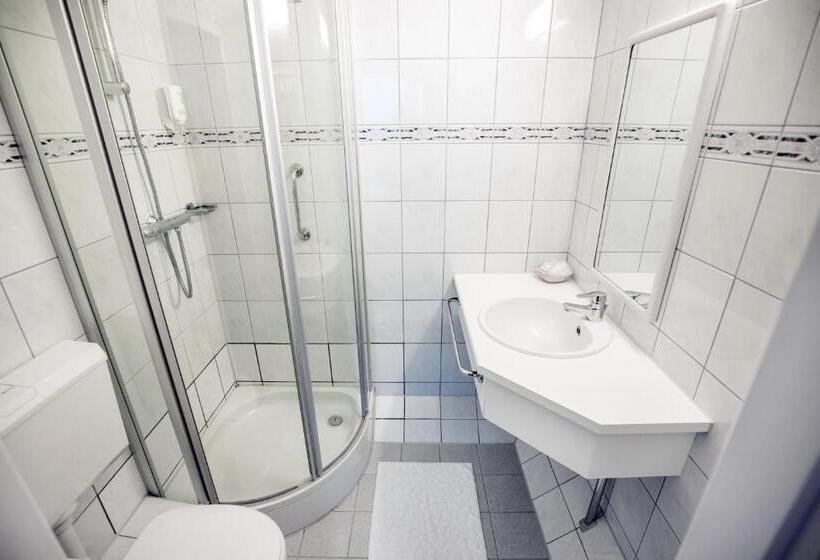 חדר סטנדרט לשלושה, Eurohotel