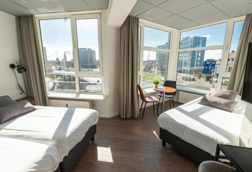 חדר סטנדרט לשלושה, Eurohotel