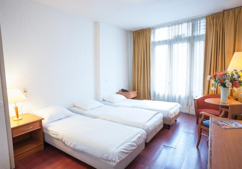 스탠다드 트리플 룸, Delta Hotel City Center