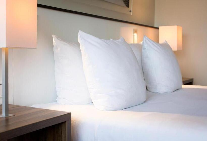 带大床的标准间, Holiday Inn Eindhoven Centre, An Ihg