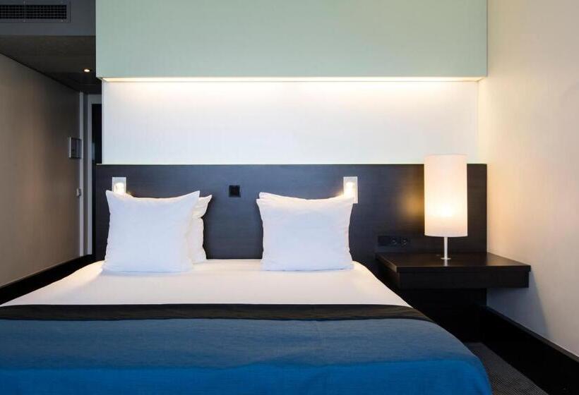 带大床的行政房间, Holiday Inn Eindhoven Centre, An Ihg