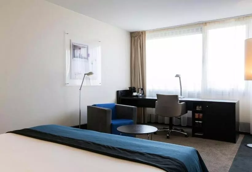 اتاق اجرایی با تخت بزرگ, Holiday Inn Eindhoven Centre, An Ihg