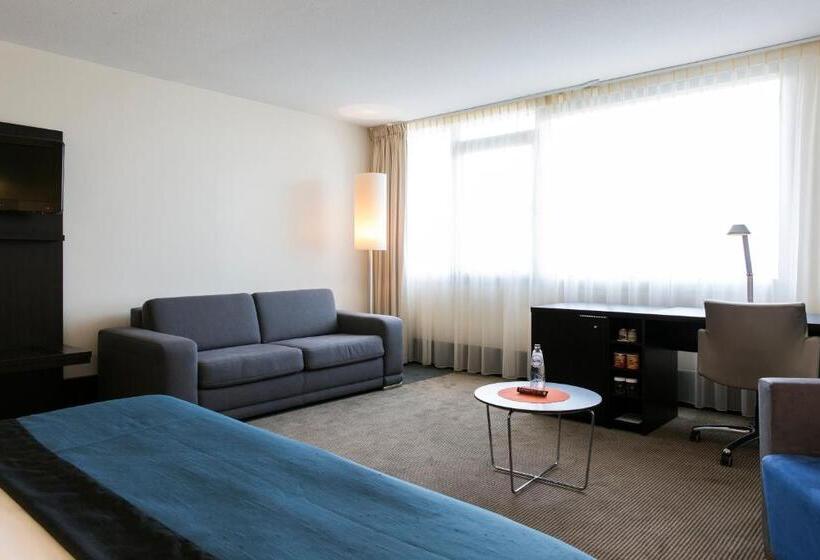 带大床的套房, Holiday Inn Eindhoven Centre, An Ihg