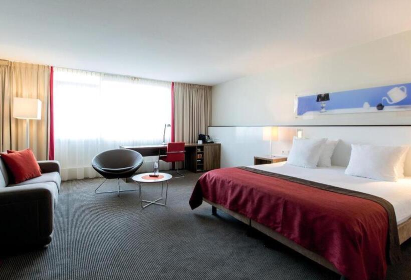 带大床的套房, Holiday Inn Eindhoven Centre, An Ihg