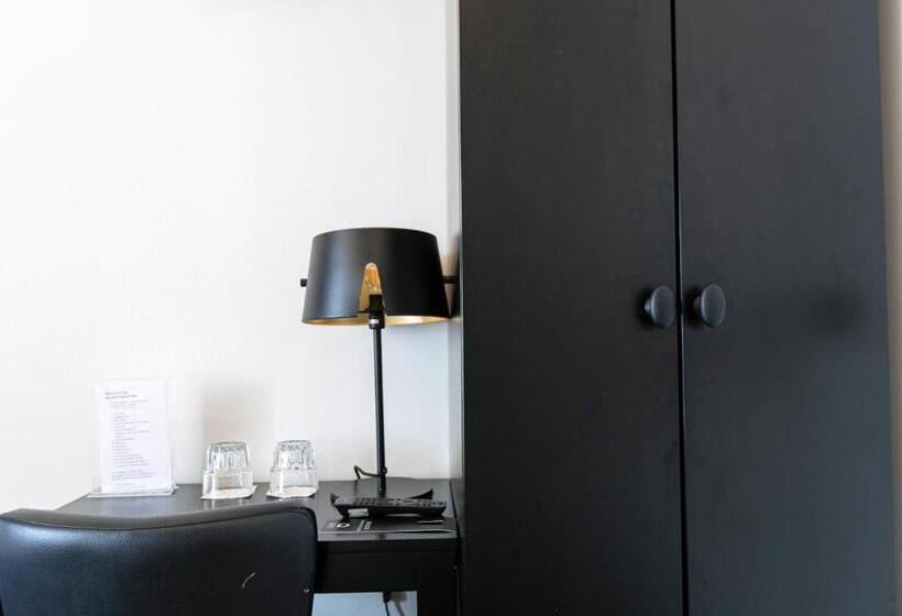 غرفة قياسية, Quentin England