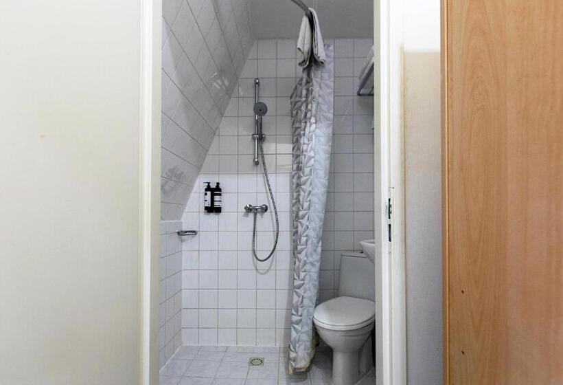 غرفة قياسية حمام مشترك, Quentin England