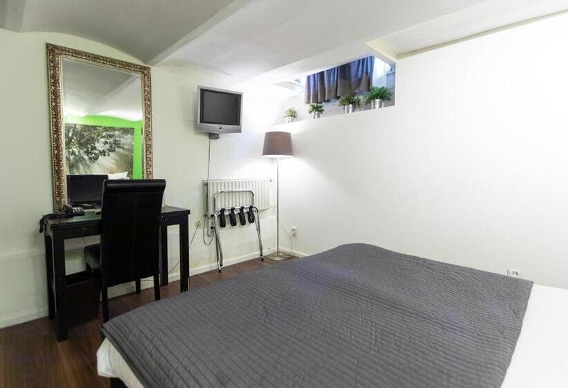 غرفة قياسية حمام مشترك, Quentin England