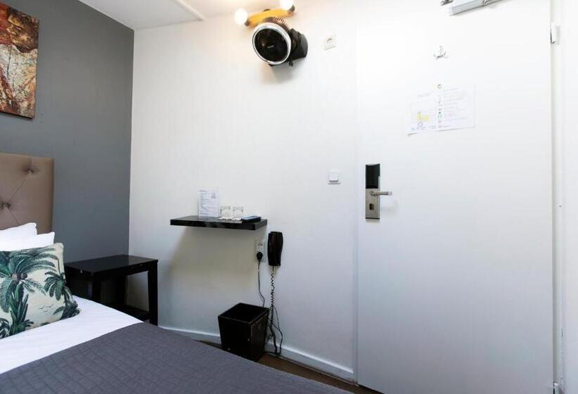 غرفة إقتصادية, Quentin England