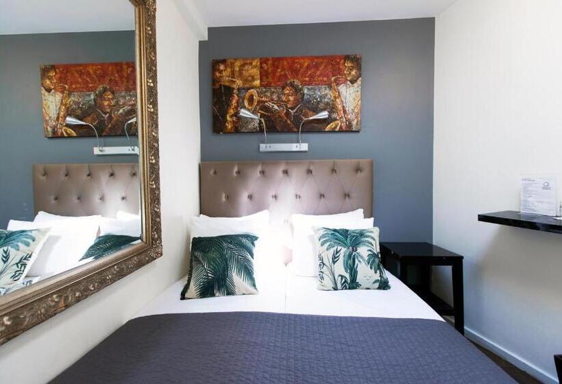 غرفة إقتصادية, Quentin England