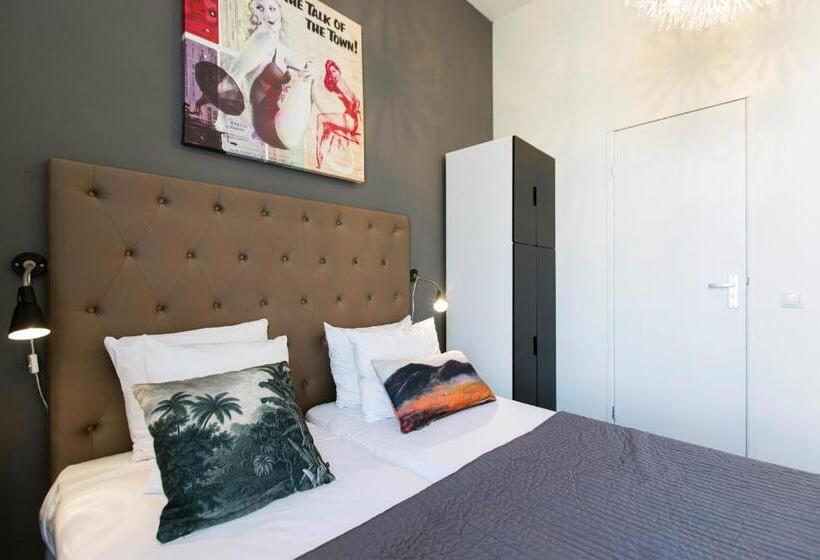 غرفة قياسية, Quentin England