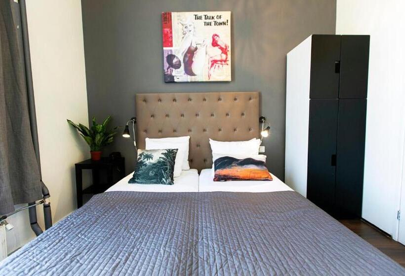 غرفة قياسية, Quentin England