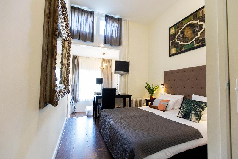 غرفة قياسية ثلاثية, Quentin England