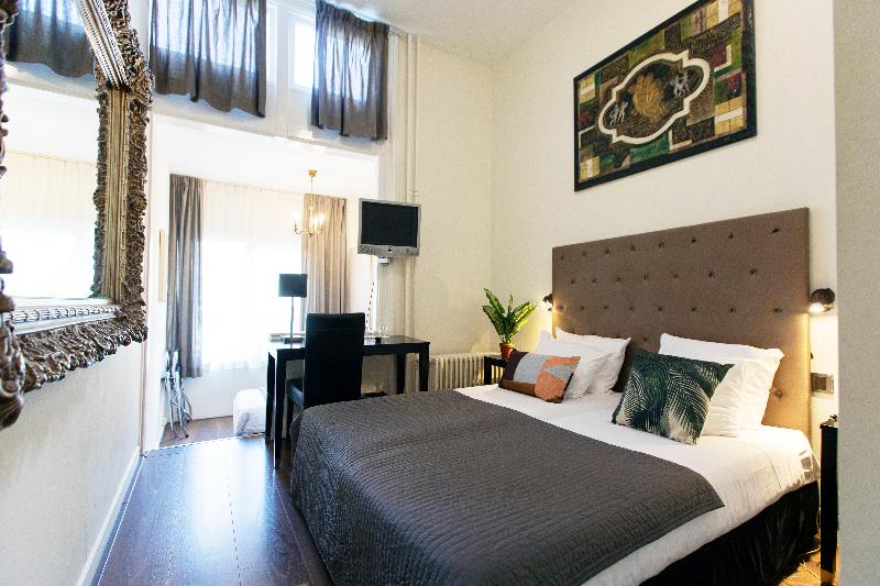 غرفة قياسية ثلاثية, Quentin England