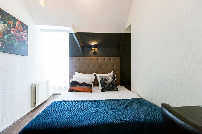 غرفة قياسية, Quentin England