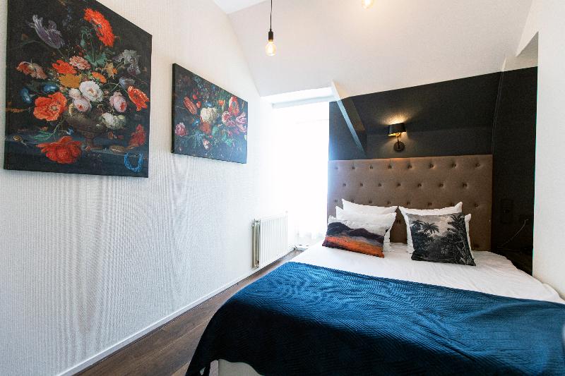 غرفة قياسية, Quentin England