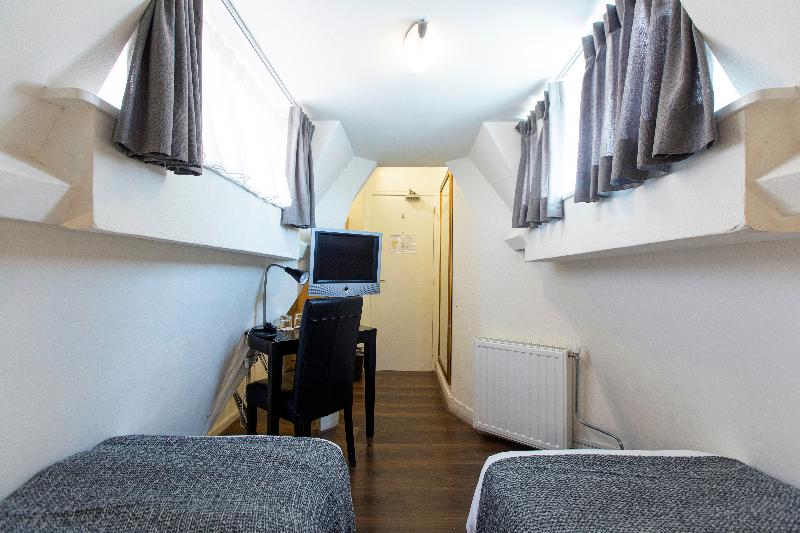 غرفة إقتصادية, Quentin England