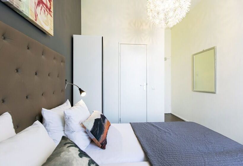 غرفة قياسية, Quentin England