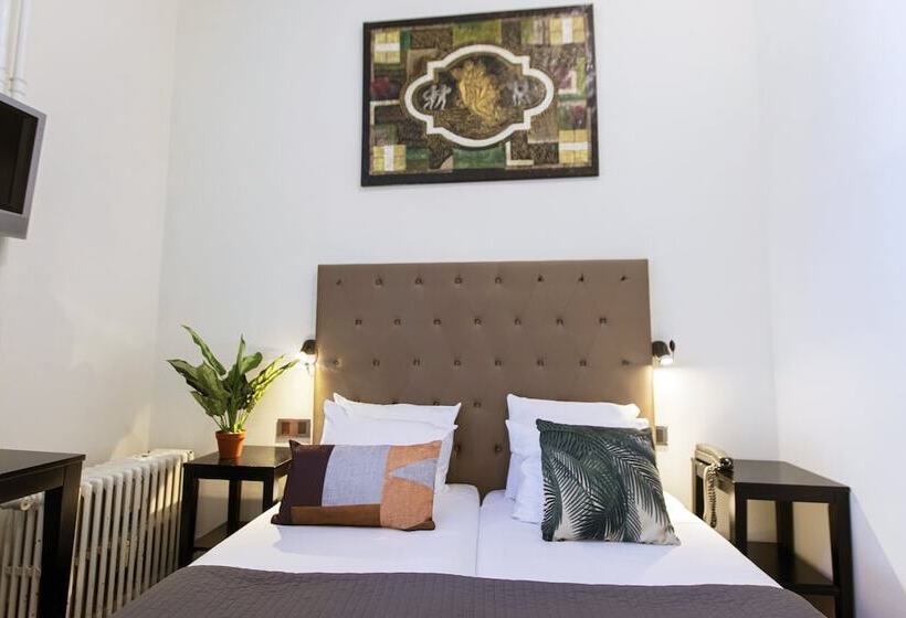 غرفة قياسية ثلاثية, Quentin England