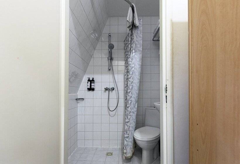 غرفة إقتصادية, Quentin England