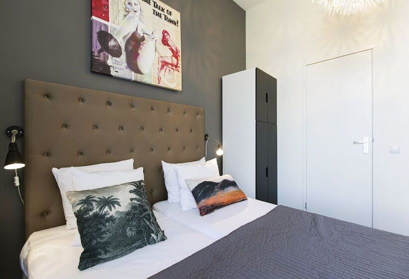 غرفة قياسية, Quentin England