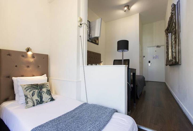 غرفة قياسية ثلاثية, Quentin England