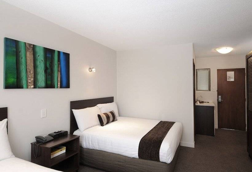 غرفة سوبيريور, The Surrey