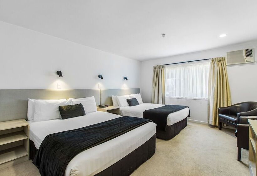 غرفة ديلوكس, The Surrey