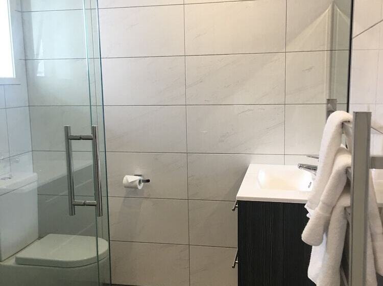 إستوديو قياسى, The Surrey