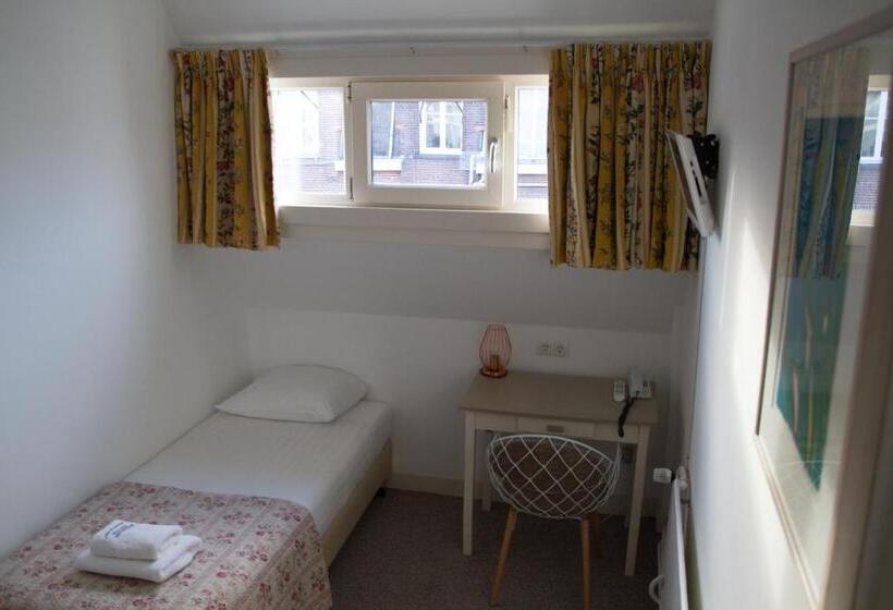 Standard Single Room Shared Bathroom, Verdi