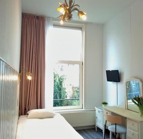 Standard Single Room, Verdi