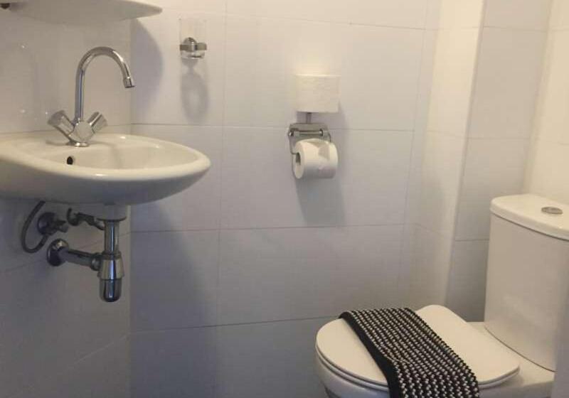 Standard Single Room, Verdi