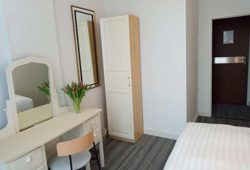 Standard Single Room, Verdi