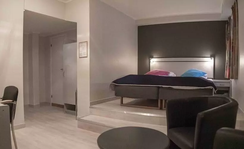 スタンダードトリプルルーム, Melbu Hotell
