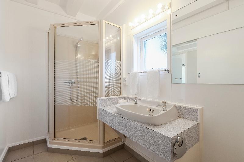 إستوديو قياسى, The Parnell Hotel & Conference Centre