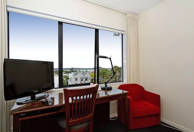 キングサイズベッドのスタンダードルーム, The Parnell Hotel & Conference Centre