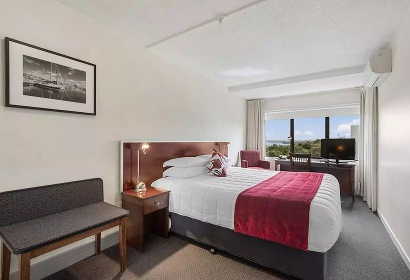 キングサイズベッドのスタンダードルーム, The Parnell Hotel & Conference Centre